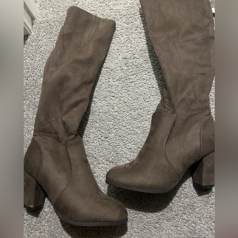 🔴Brown suede boots size 7.5